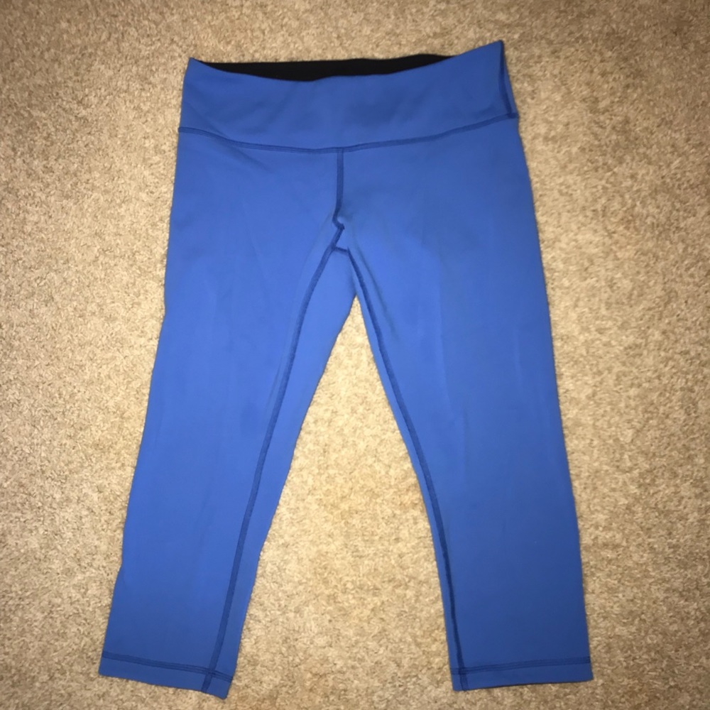 Blue reversible lululemon cropped yoga pants